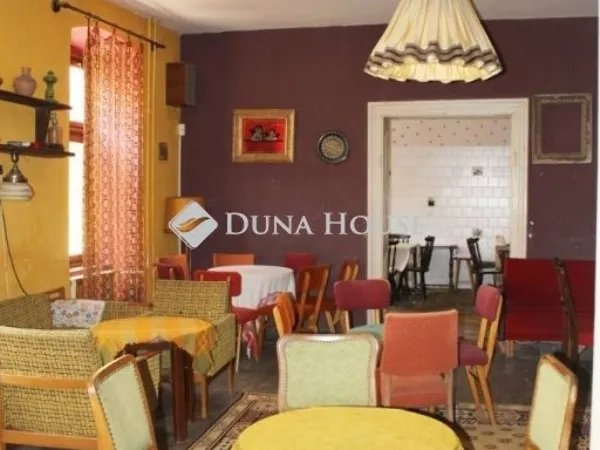 Eladó kereskedelmi és ipari ingatlan Pécs, Belváros 290 nm