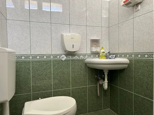 Eladó kereskedelmi és ipari ingatlan Pécs 54 nm