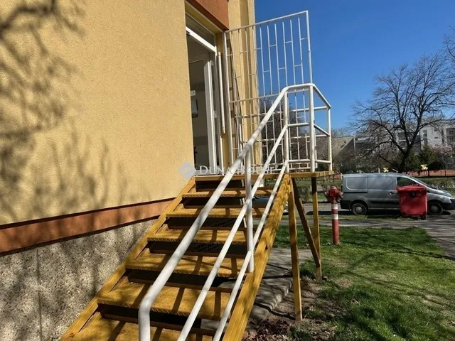 Eladó kereskedelmi és ipari ingatlan Pécs 54 nm