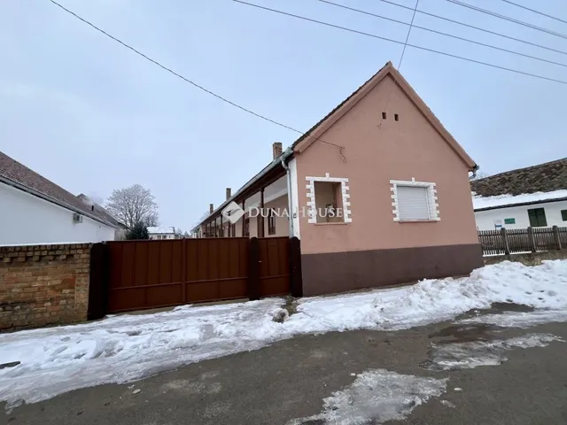 Eladó ház Véménd 120 nm