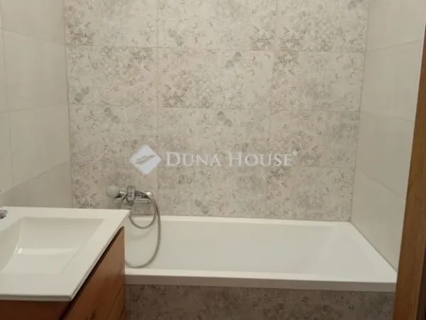 Eladó lakás Pécs, Uránváros 47 nm