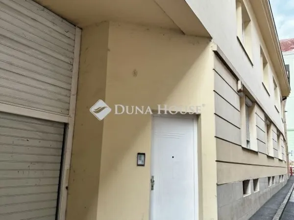 Eladó garázs Pécs, Belváros 17 nm