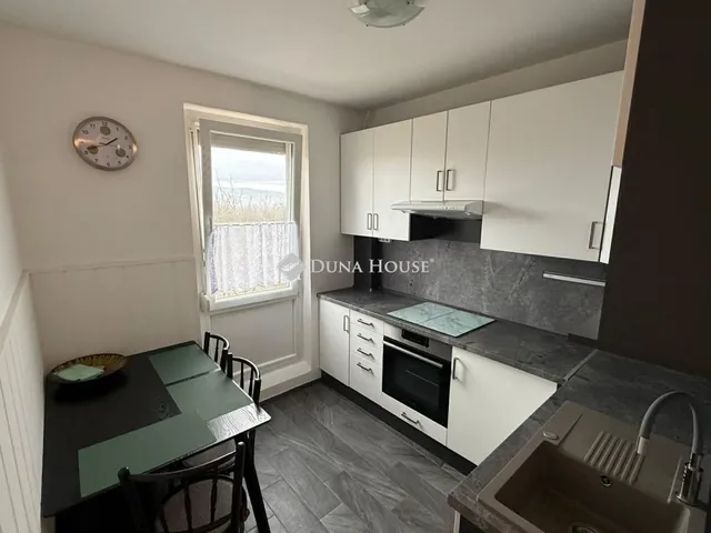 Eladó lakás Pécs, Kertváros 67 nm