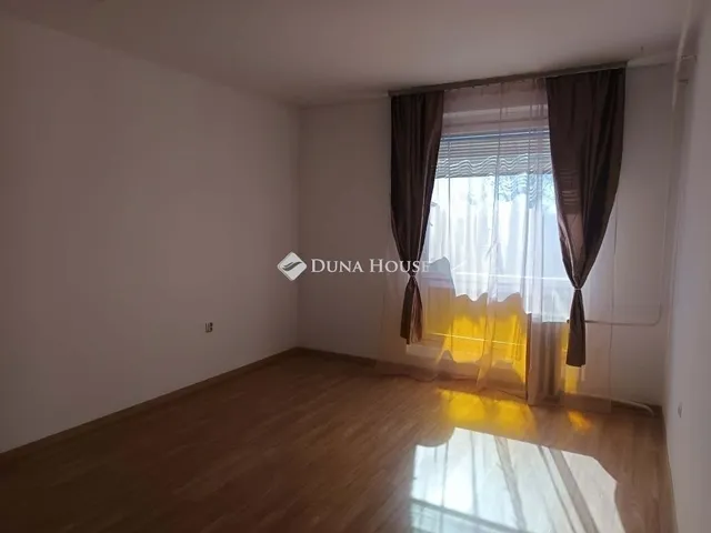 Eladó lakás Szentlőrinc 57 nm