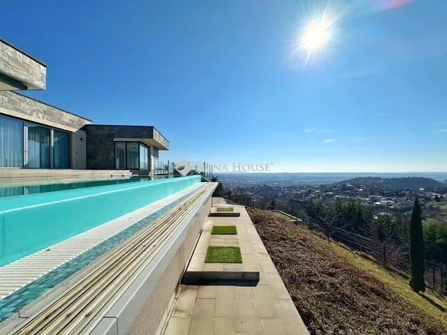 Eladó ház Pécs, Donátus 223 nm