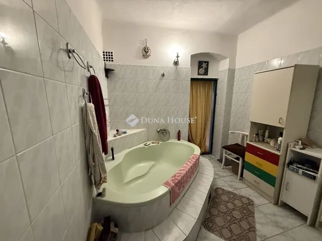 Eladó lakás Pécs 87 nm