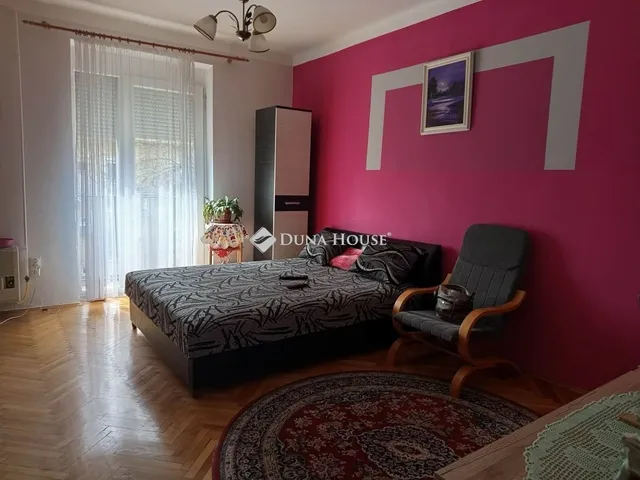 Eladó lakás Komló 52 nm