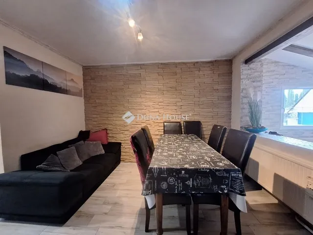 Eladó ház Siklós 240 nm