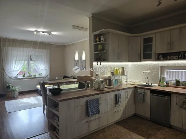 Eladó ház Baja, Kiscsávoly 131 nm