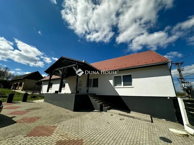 Eladó ház Szűr 140 nm
