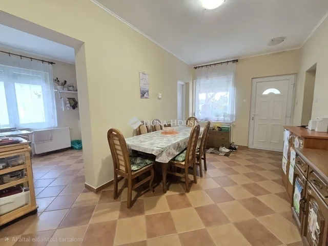 Eladó ház Kozármisleny 200 nm