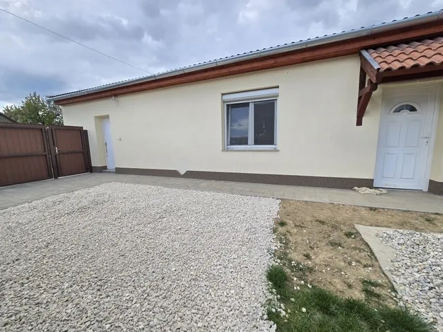 Eladó ház Kozármisleny 200 nm
