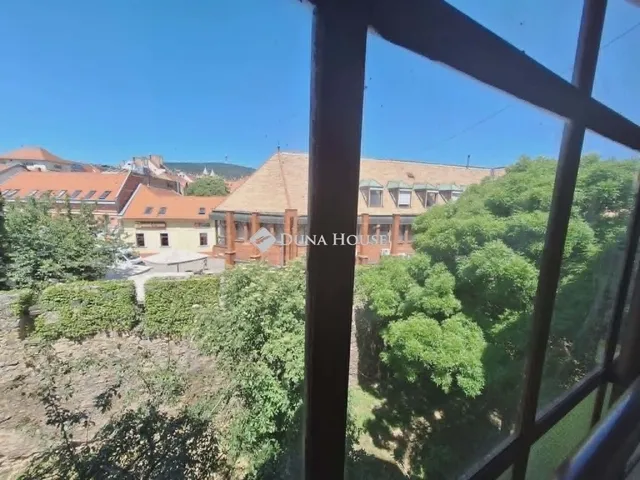 Eladó lakás Pécs 99 nm