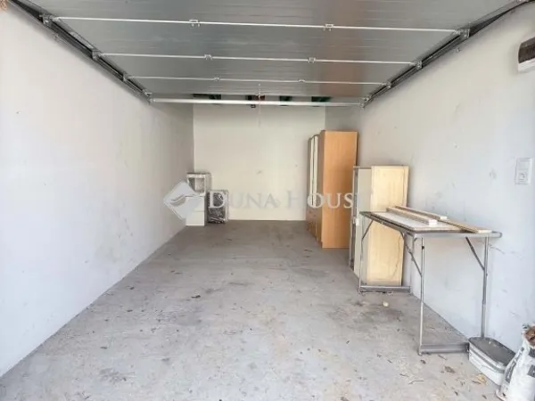 Eladó garázs Pécs, Kertváros 20 nm