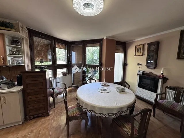 Eladó lakás Pécs, Mecsekoldal 230 nm