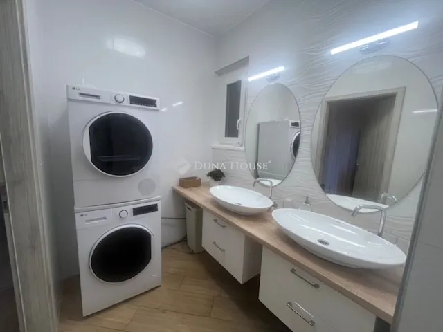 Kiadó lakás Pécs 122 nm