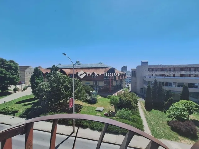 Eladó lakás Pécs 99 nm
