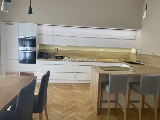 Eladó lakás Pécs, Belváros 132 nm
