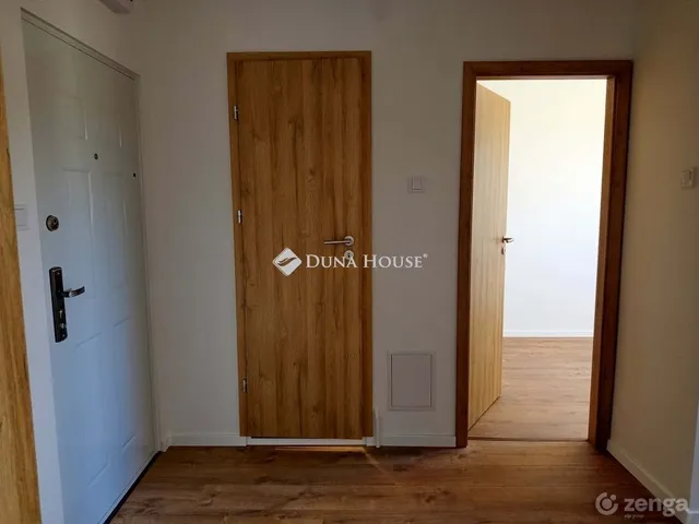 Eladó lakás Komló 39 nm