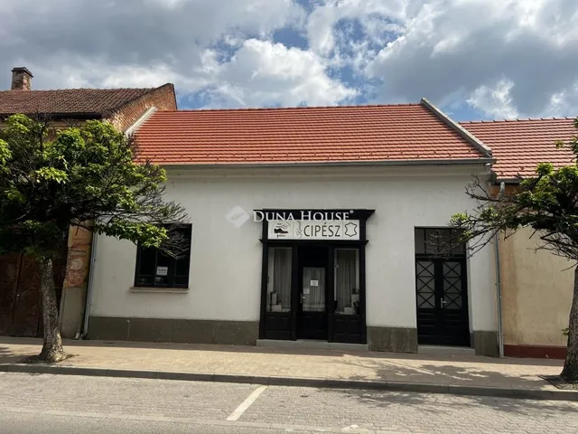 Eladó ház Siklós 140 nm
