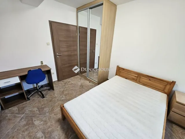 Kiadó lakás Pécs 71 nm