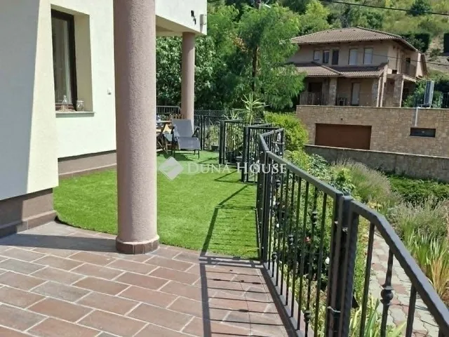 Eladó lakás Pécs, Mecsekoldal 153 nm