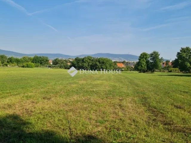 Eladó telek Pécs 4000 nm