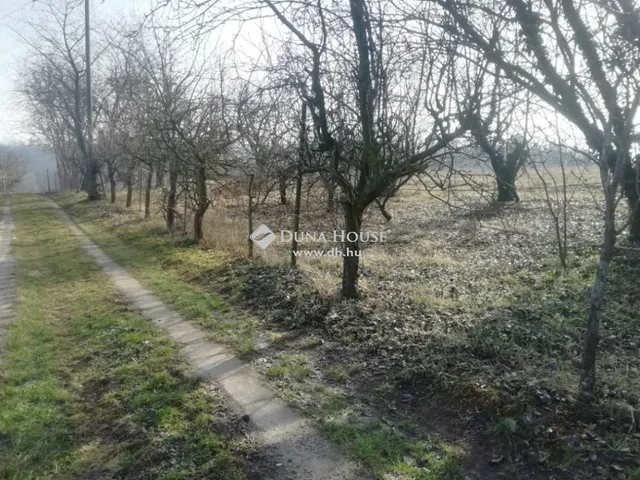 Eladó telek Keszü 1240 nm