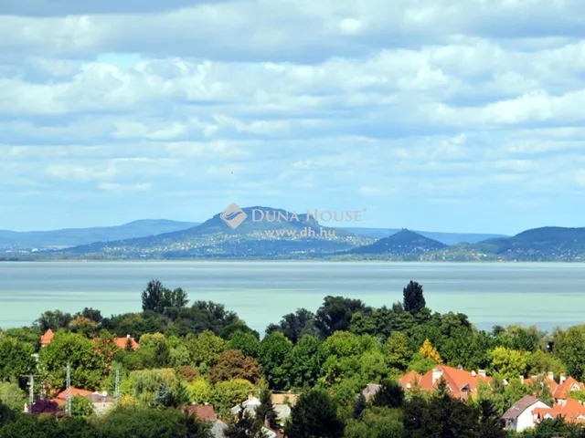 Eladó telek Balatonkeresztúr 4647 nm