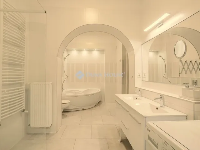 Eladó lakás Pécs, Belváros 138 nm