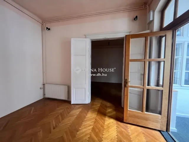 Eladó lakás Pécs, Belváros 121 nm