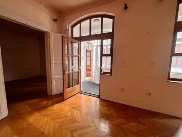 Eladó lakás Pécs, Belváros 121 nm