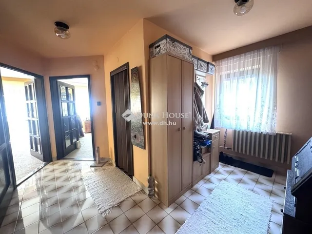 Eladó ház Komló 240 nm