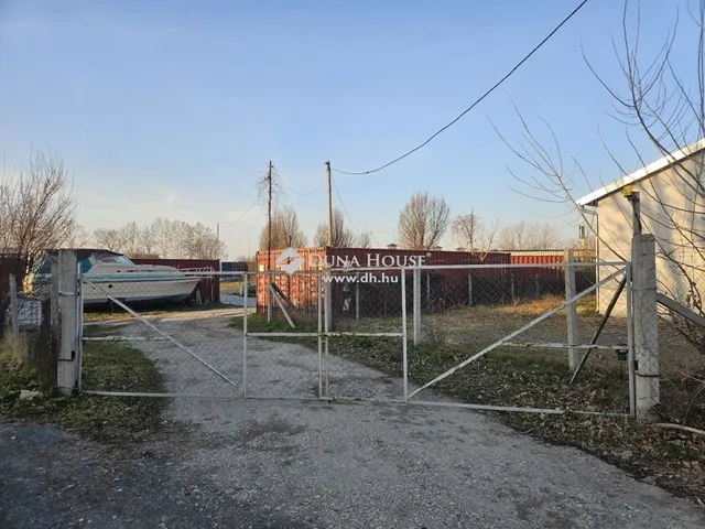 Eladó kereskedelmi és ipari ingatlan Pécs, Megyer 1500 nm