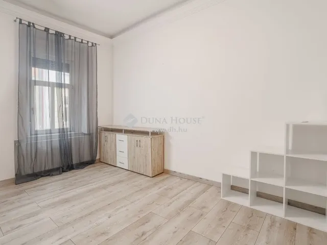 Eladó lakás Pécs 138 nm