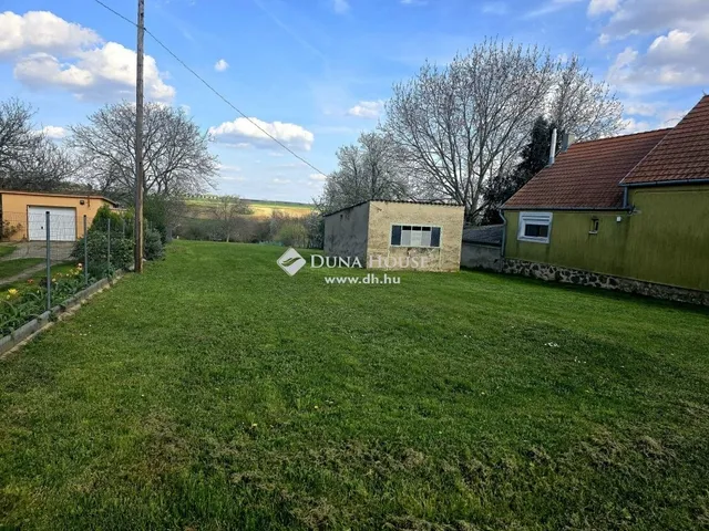 Eladó telek Pécsudvard 2402 nm