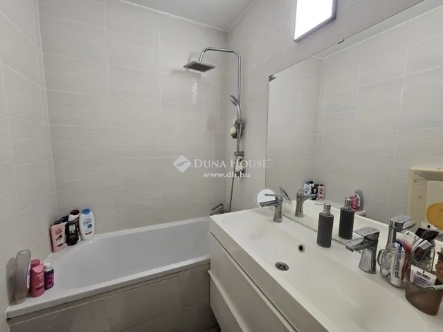 Eladó lakás Pécs, Kertváros 68 nm