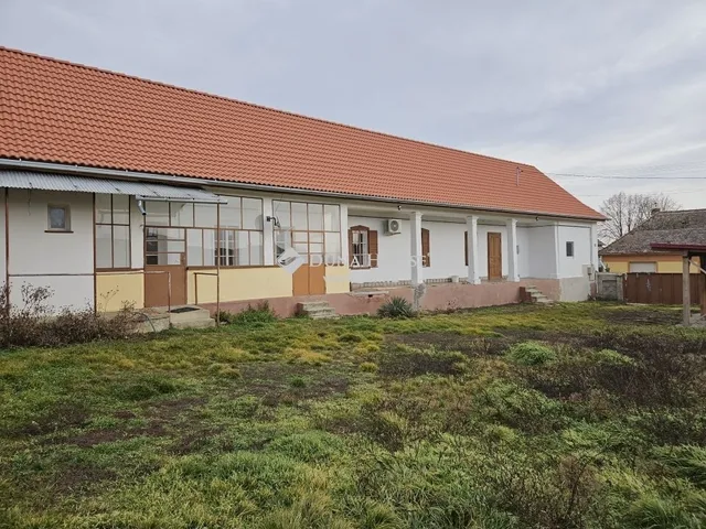 Eladó ház Véménd 150 nm