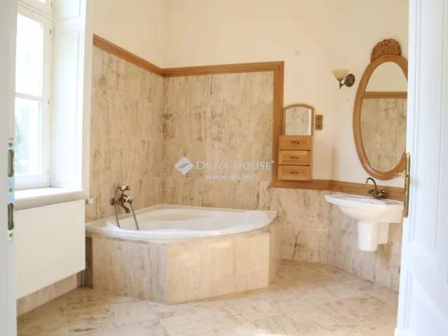 Eladó ház Pécsvárad 618 nm