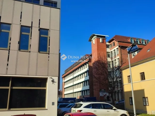Eladó kereskedelmi és ipari ingatlan Pécs, Belváros 61 nm