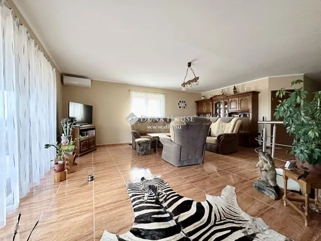 Eladó ház Kozármisleny 236 nm