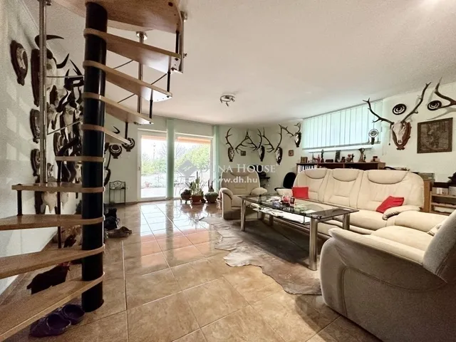 Eladó ház Kozármisleny 236 nm