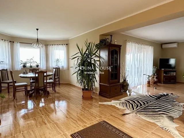 Eladó ház Kozármisleny 236 nm