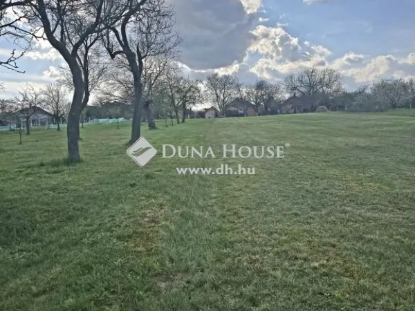 Eladó telek Pécsudvard 3362 nm