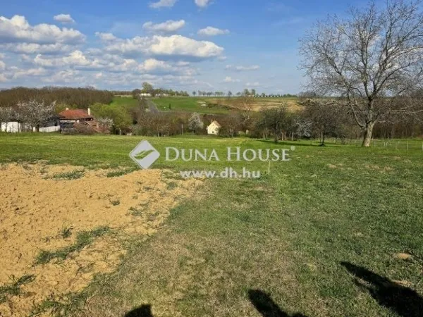 Eladó telek Pécsudvard 3362 nm