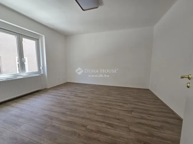 Eladó lakás Pécs, Belváros 69 nm