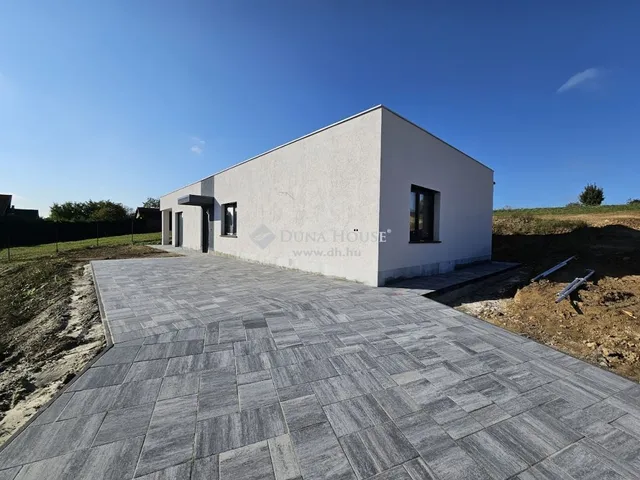 Eladó ház Pécs, Postavölgy 145 nm