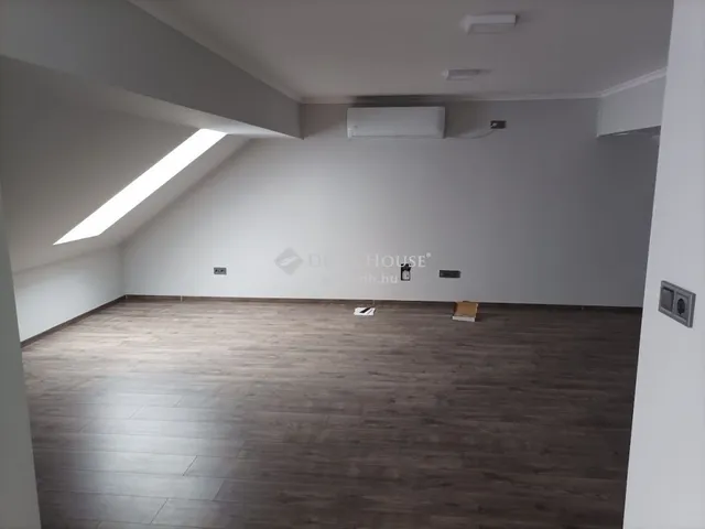 Eladó lakás Pécs, Ispitaalja 105 nm