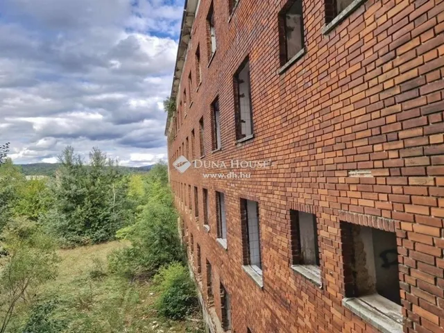 Eladó kereskedelmi és ipari ingatlan Pécs, Budai külváros 445989 nm