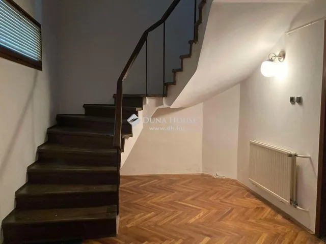 Eladó lakás Pécs, Mecsekoldal 180 nm